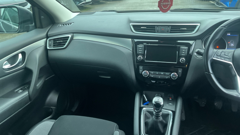 Nissan Qashqai 1.3 DiG-T N-Connecta 5dr Petrol Hatchback